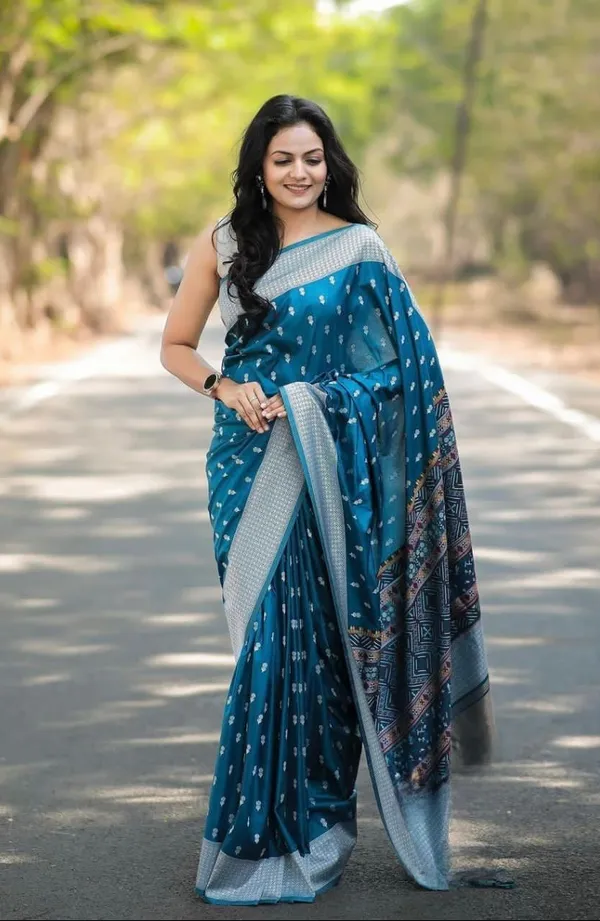 Dark_Blue_Cotton_Silk_Banarasi_Geometric_Woven_Saree_For_Women