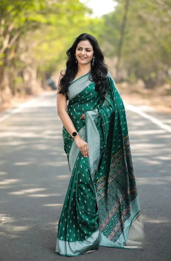 Green_Cotton_Silk_Banarasi_Floral_Geometric_Woven_Saree_For_Women