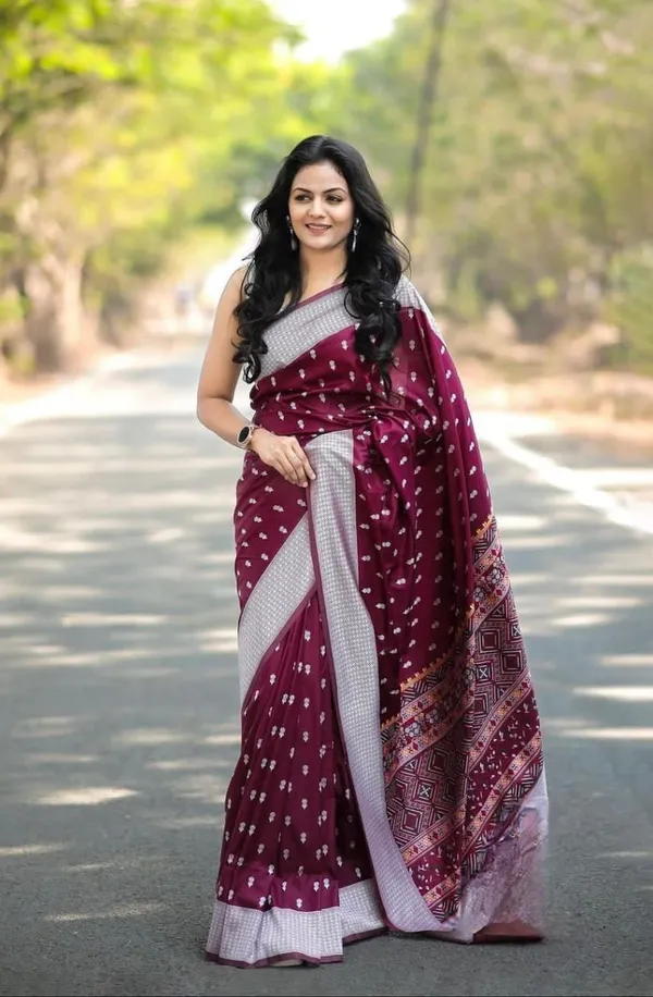 Magenta_Cotton_Silk_Geometric_Print_Banarasi_Saree_For_Women