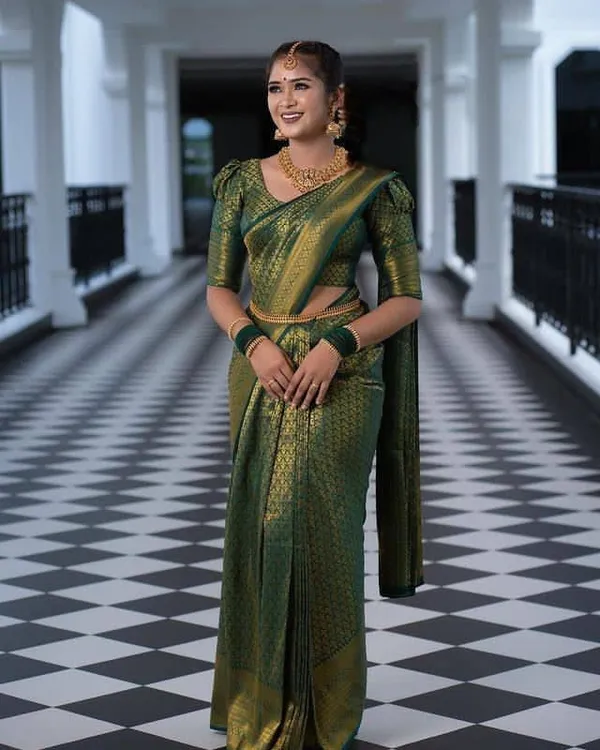 Green_Cotton_Silk_Woven_Floral_Temple_Border_Banarasi_Saree_For_Women