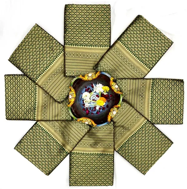 Green_Cotton_Silk_Woven_Floral_Temple_Border_Banarasi_Saree_For_Women