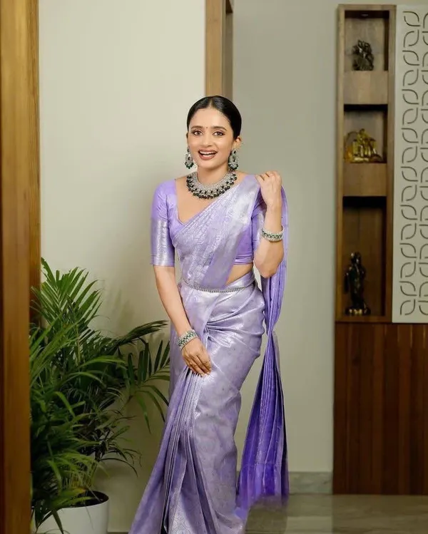 Purple_Silk_Blend_Woven_Banarasi_Self_Design_Saree_For_Women