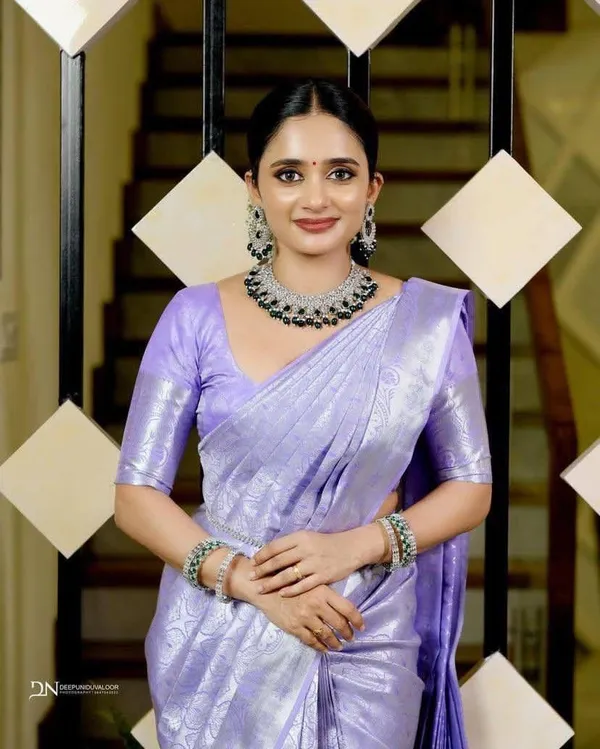 Purple_Silk_Blend_Woven_Banarasi_Self_Design_Saree_For_Women