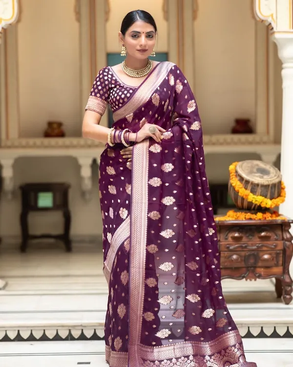 Red_Silk_Blend_Jacquard_Banarasi_Saree_For_Women