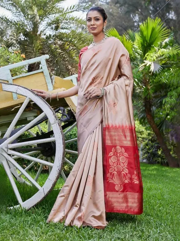 Cream_Cotton_Silk_Woven_Floral_Banarasi_Regular_Saree_For_Women