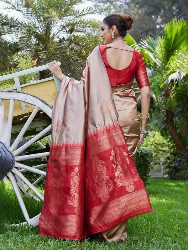 Cream_Cotton_Silk_Woven_Floral_Banarasi_Regular_Saree_For_Women