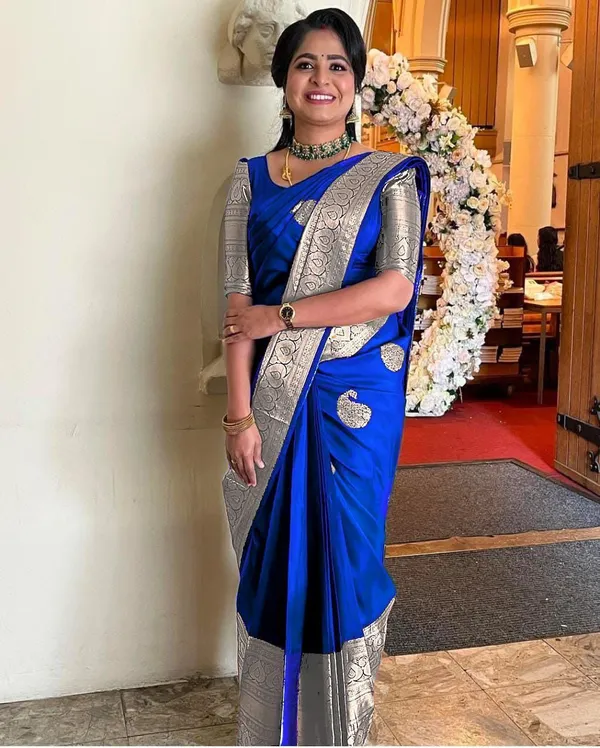 Blue_Cotton_Silk_Woven_Floral_Temple_Border_Banarasi_Saree_For_Women