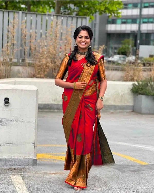 Red_Cotton_Silk_Woven_Paisley_Banarasi_Regular_Saree_For_Women