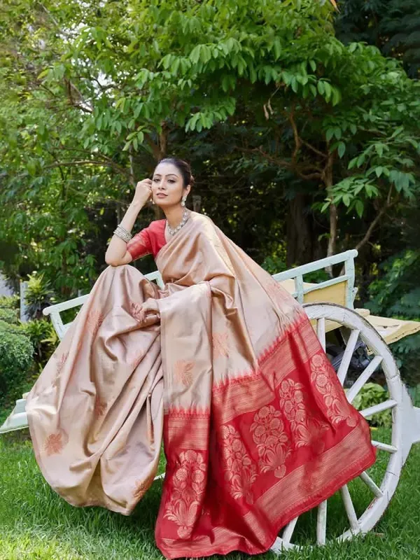 Beige_Red_Pure_Silk_Woven_Floral_Print_Banarasi_Saree_For_Women