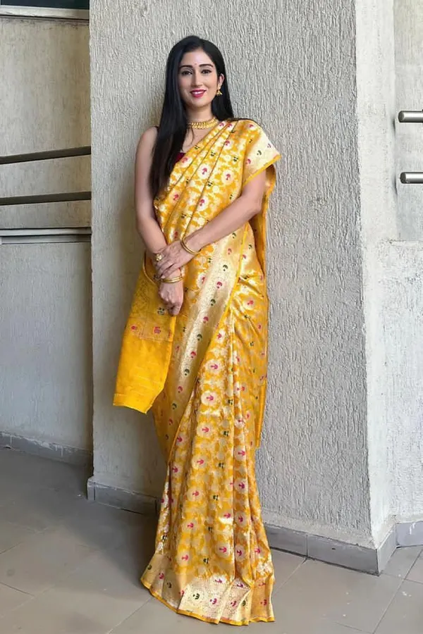 Yellow_Cotton_Silk_Floral_Self_Design_Banarasi_Saree_For_Women