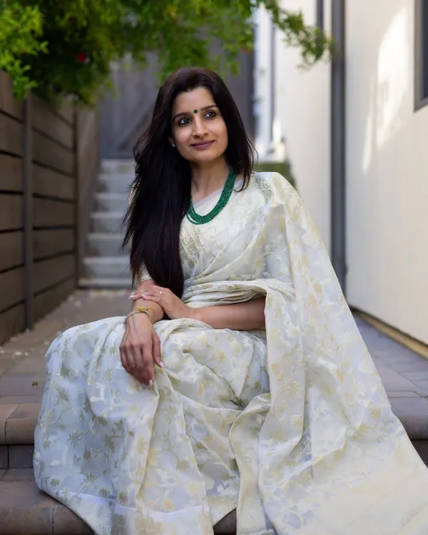 Cream_Cotton_Silk_Floral_Print_Banarasi_Saree_For_Women