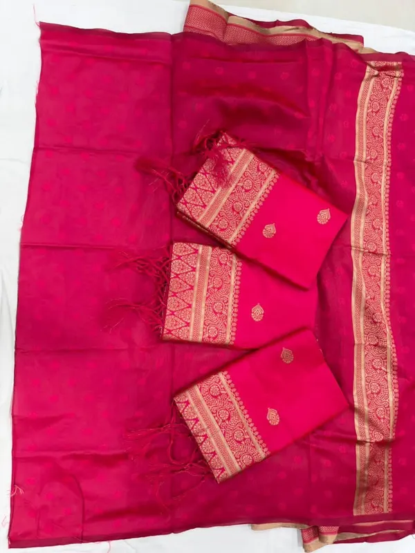 Pink_Cotton_Silk_Banarasi_Woven_Temple_Border_Saree_For_Women