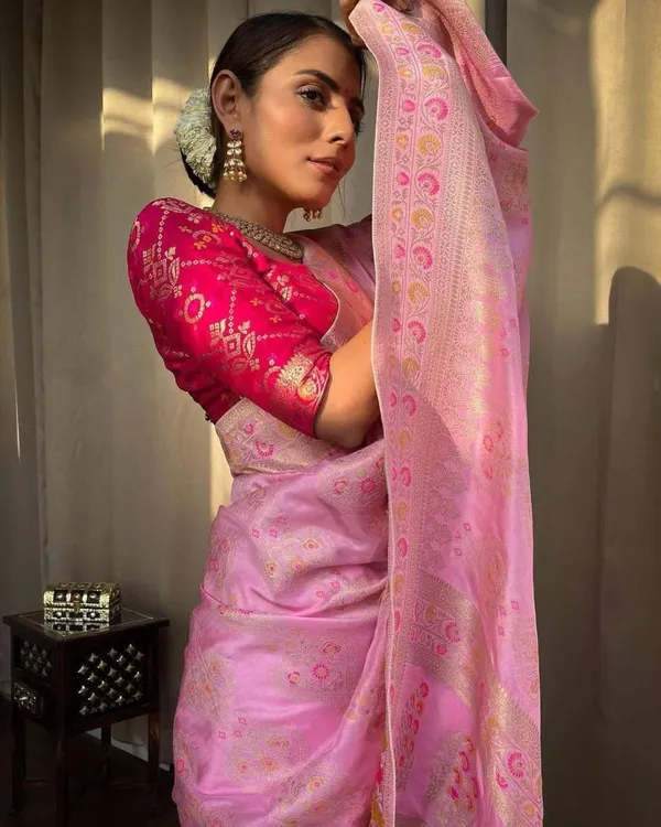 Pink_Cotton_Silk_Floral_Print_Woven_Banarasi_Saree_For_Women