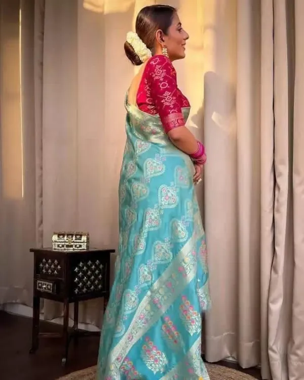 Light_Blue_Cotton_Silk_Floral_Jacquard_Banarasi_Saree_For_Women