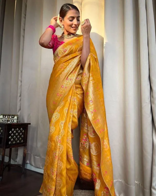 Yellow_Cotton_Silk_Jacquard_Woven_Banarasi_Saree_For_Women
