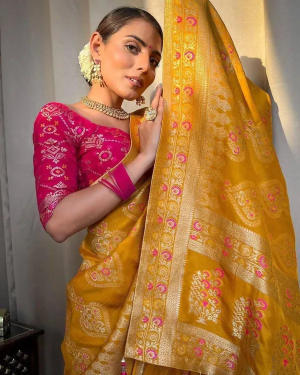 Yellow_Cotton_Silk_Jacquard_Woven_Banarasi_Saree_For_Women