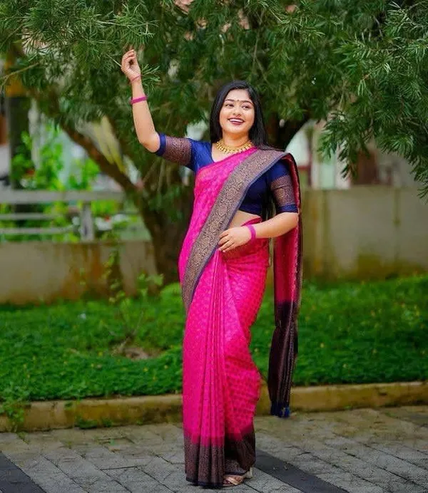 Pink_Cotton_Silk_Floral_Woven_Banarasi_Saree_For_Women