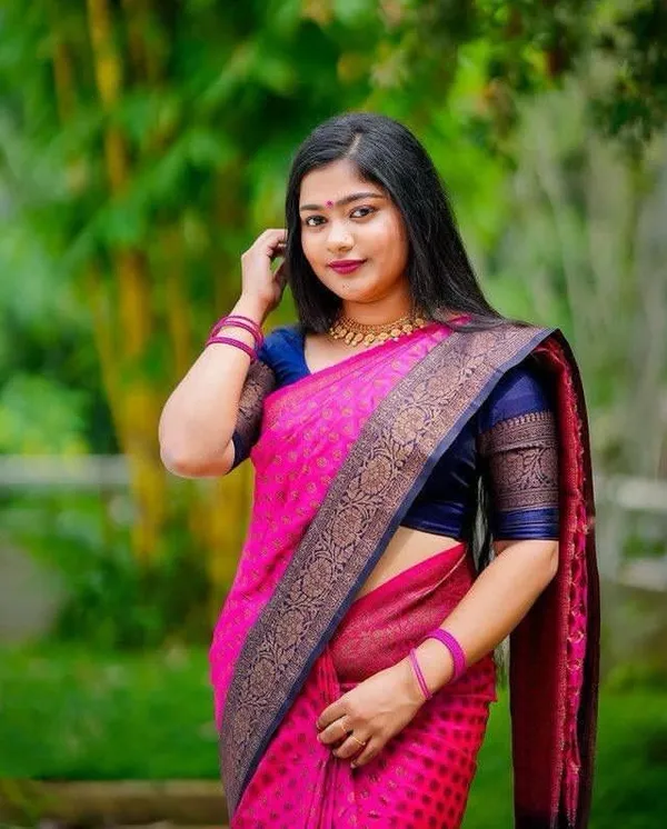 Pink_Cotton_Silk_Floral_Woven_Banarasi_Saree_For_Women