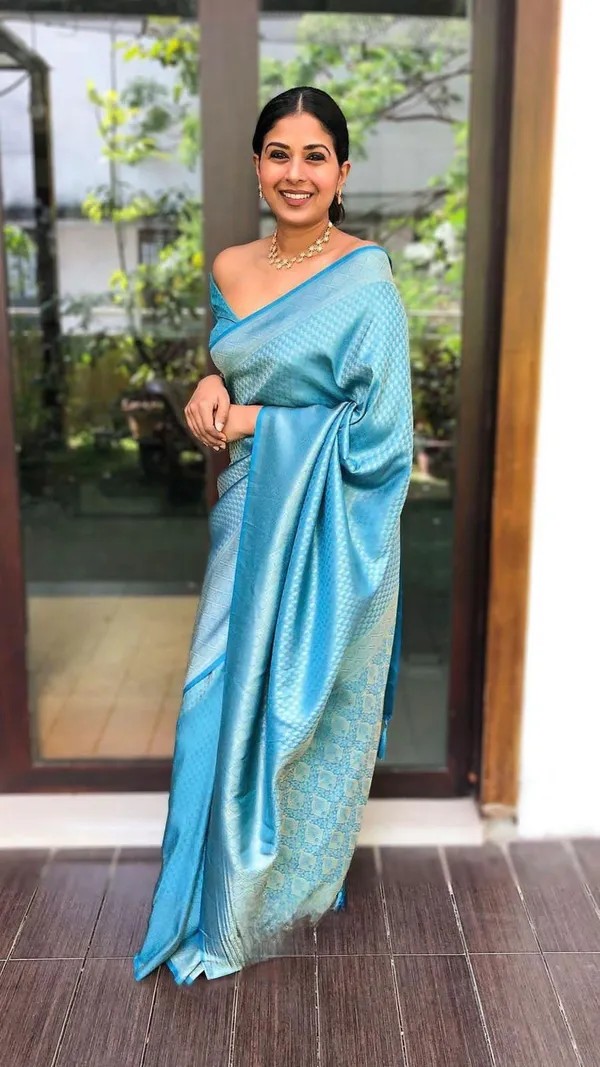 Blue_Silk_Blend_Woven_Banarasi_Brocade_Saree_For_Women