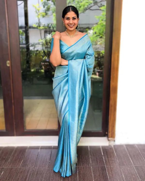 Blue_Silk_Blend_Woven_Banarasi_Brocade_Saree_For_Women