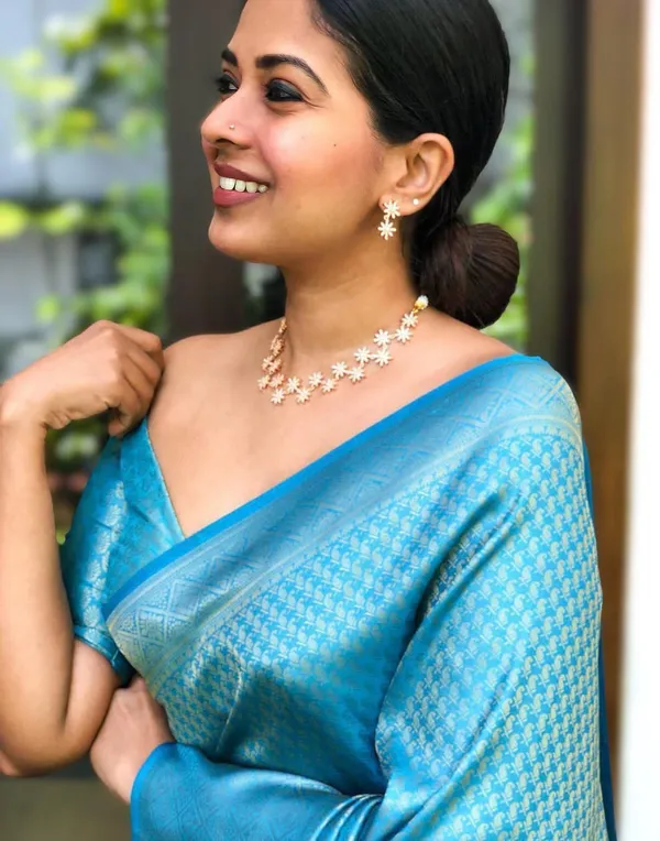 Blue_Silk_Blend_Woven_Banarasi_Brocade_Saree_For_Women