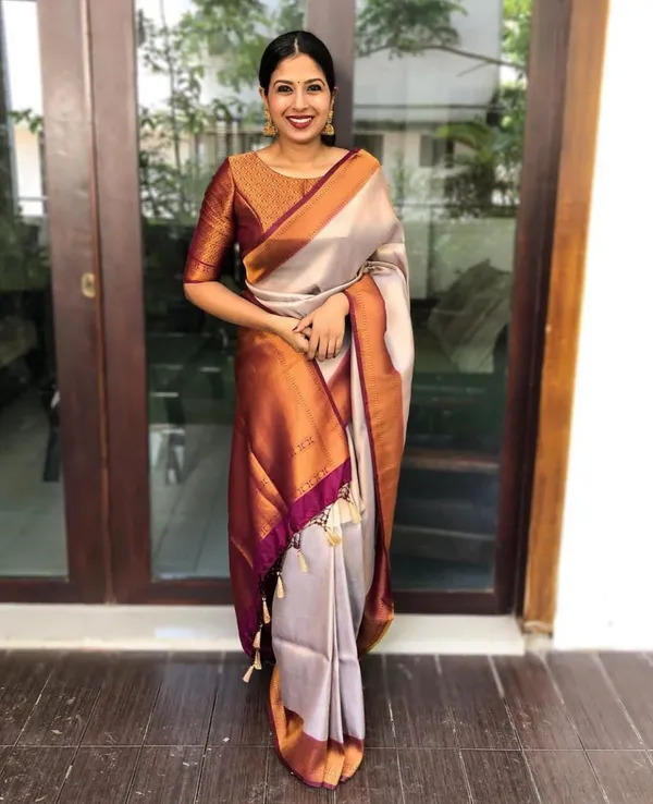 Cream_Maroon_Pure_Silk_Woven_Banarasi_Jacquard_Saree_For_Women