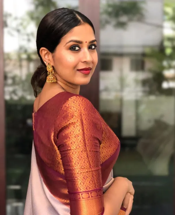 Cream_Maroon_Pure_Silk_Woven_Banarasi_Jacquard_Saree_For_Women