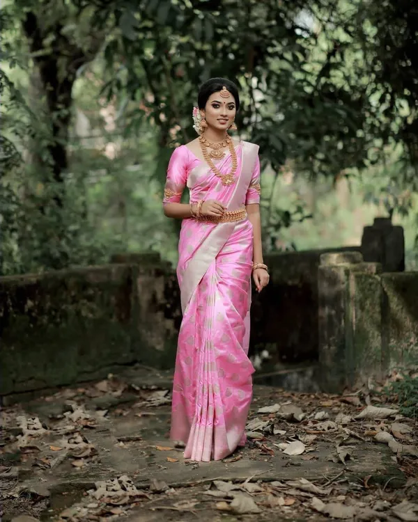 Pink_Pure_Silk_Woven_Kanjivaram_Self_Design_Saree_For_Women