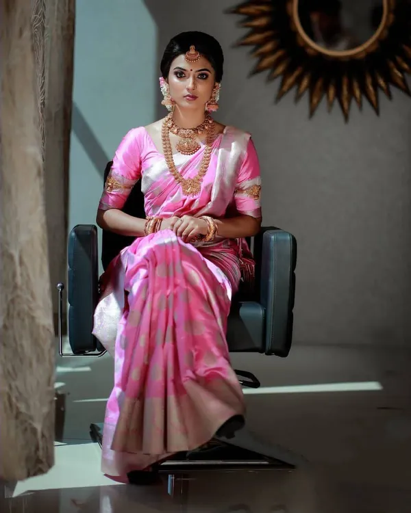 Pink_Pure_Silk_Woven_Kanjivaram_Self_Design_Saree_For_Women