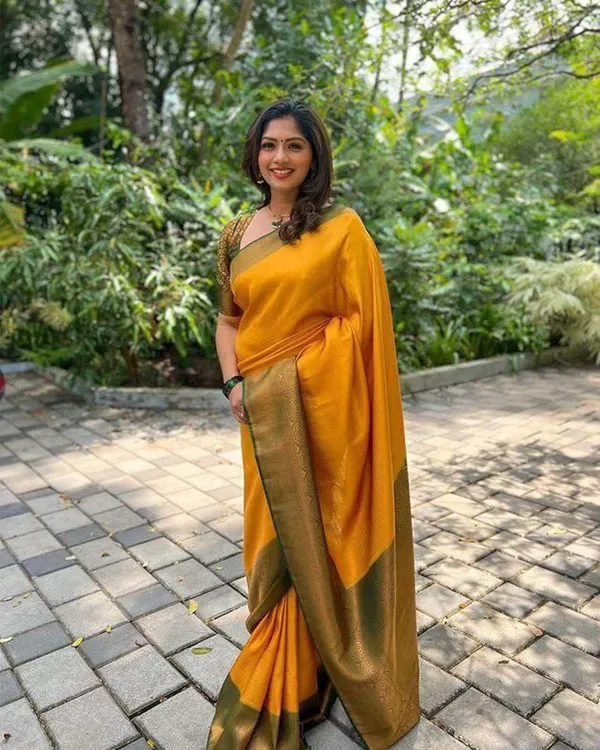 Yellow_Pure_Silk_Woven_Banarasi_Self_Design_Saree_For_Women
