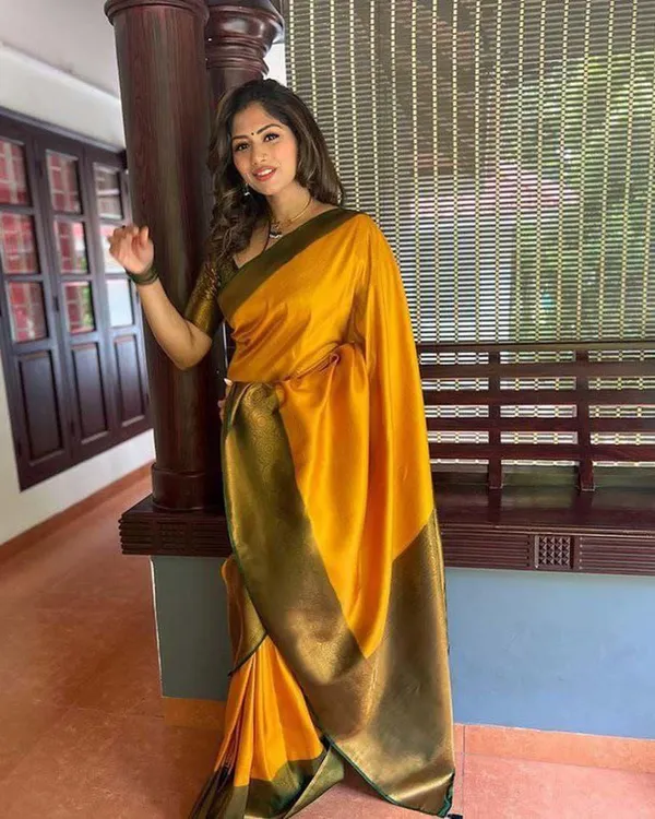 Yellow_Pure_Silk_Woven_Banarasi_Self_Design_Saree_For_Women