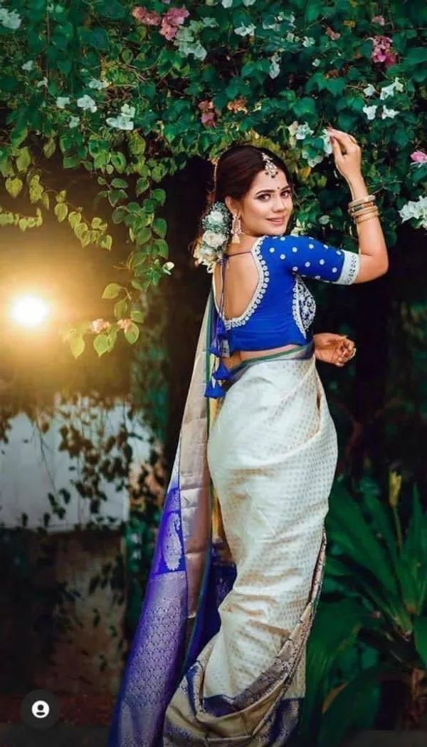 Cream_Blue_Gold_Pure_Silk_Woven_Kanjivaram_Saree_For_Women