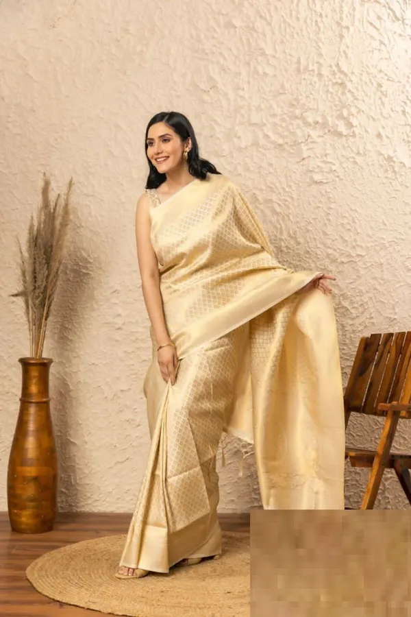 Cream_Cotton_Silk_Floral_Jacquard_Banarasi_Saree_For_Women