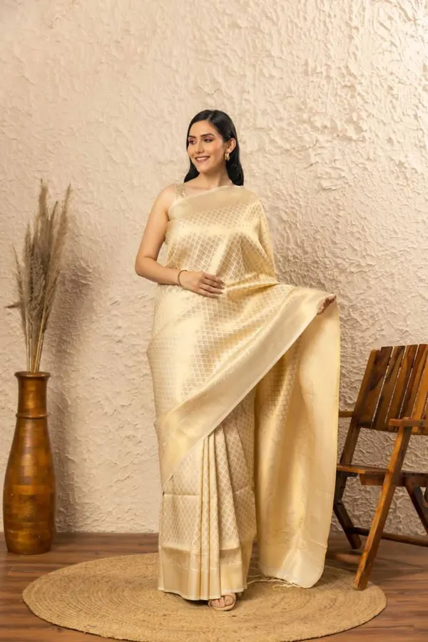 Cream_Cotton_Silk_Floral_Jacquard_Banarasi_Saree_For_Women
