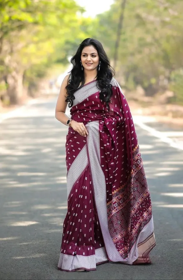 Maroon_Silk_Blend_Woven_Banarasi_Saree_For_Women