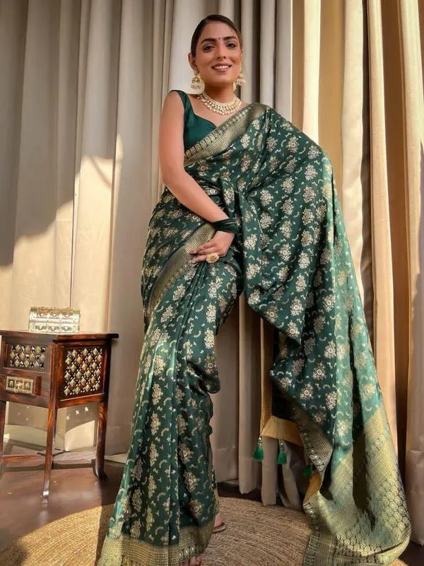 Dark_Green_Silk_Blend_Floral_Woven_Banarasi_Saree_For_Women