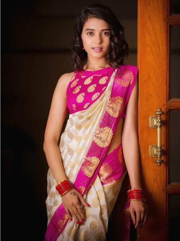 White_Pink_Silk_Blend_Paisley_Woven_Banarasi_Saree_For_Women