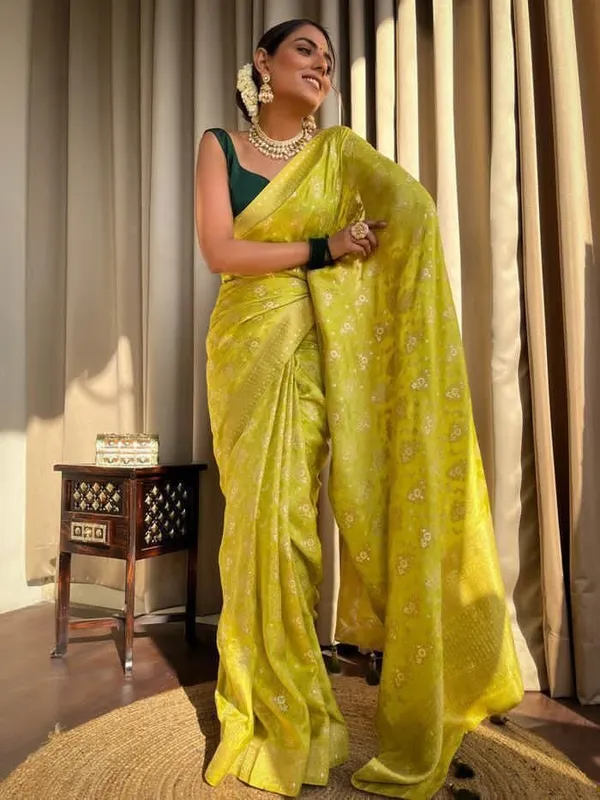 Yellow_Silk_Blend_Floral_Woven_Banarasi_Saree_For_Women