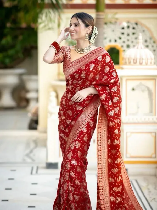 Red_Silk_Blend_Banarasi_Floral_Print_Regular_Saree_For_Women