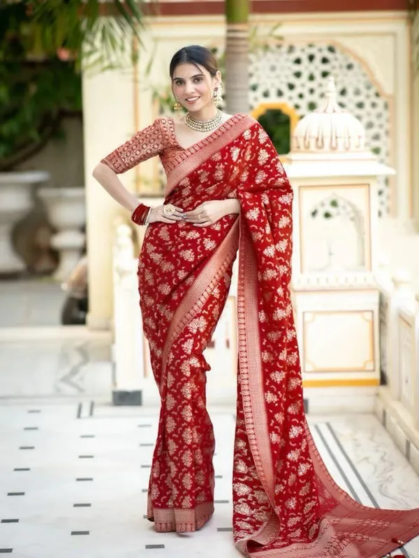 Red_Silk_Blend_Banarasi_Floral_Print_Regular_Saree_For_Women