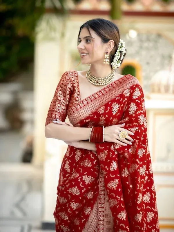 Red_Silk_Blend_Banarasi_Floral_Print_Regular_Saree_For_Women