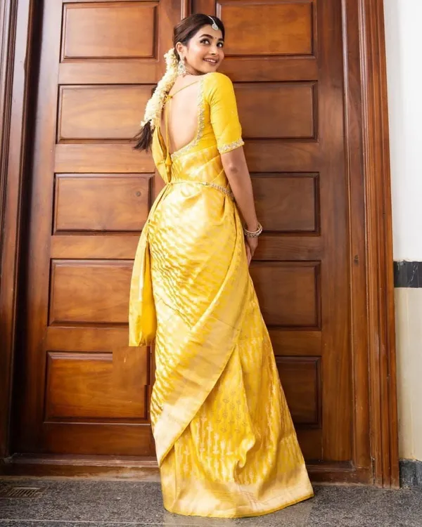 Yellow_Cotton_Silk_Banarasi_Floral_Temple_Border_Saree_For_Women