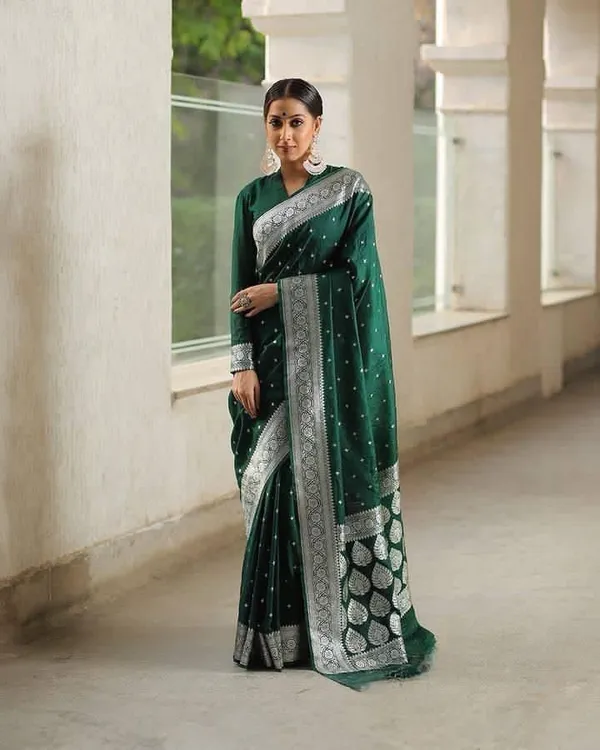 Green_Cotton_Silk_Temple_Border_Woven_Banarasi_Saree_For_Women