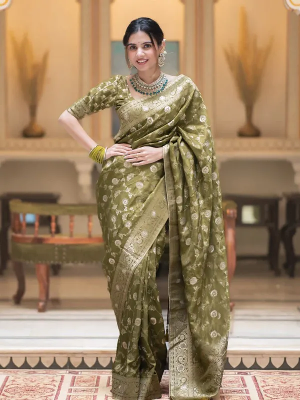 Green_Silk_Blend_Floral_Woven_Banarasi_Saree_For_Women