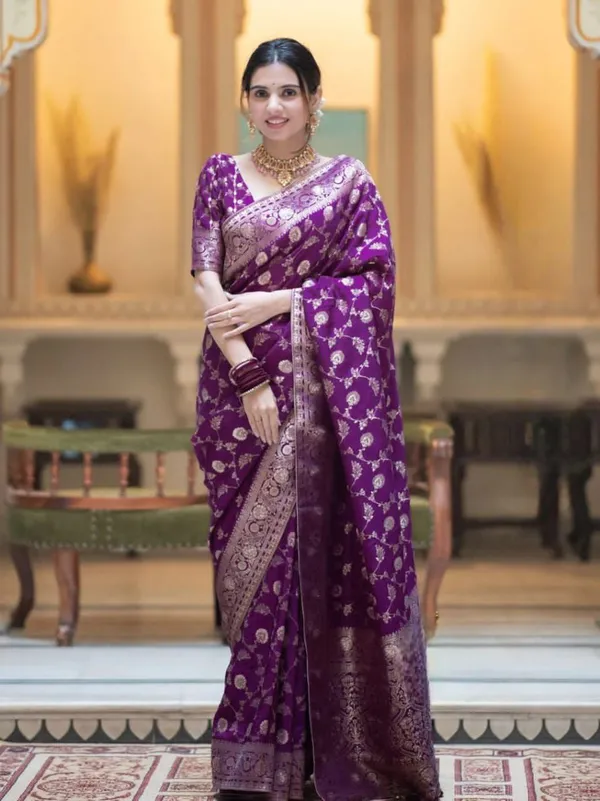 Purple_Silk_Blend_Floral_Woven_Banarasi_Saree_For_Women