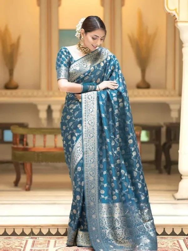 Blue_Silk_Blend_Floral_Woven_Banarasi_Jacquard_Saree_For_Women