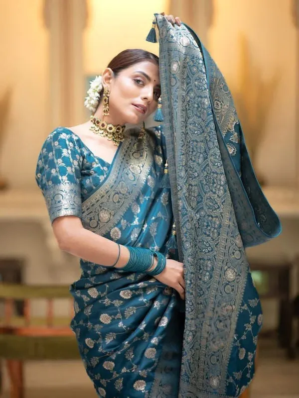 Blue_Silk_Blend_Floral_Woven_Banarasi_Jacquard_Saree_For_Women