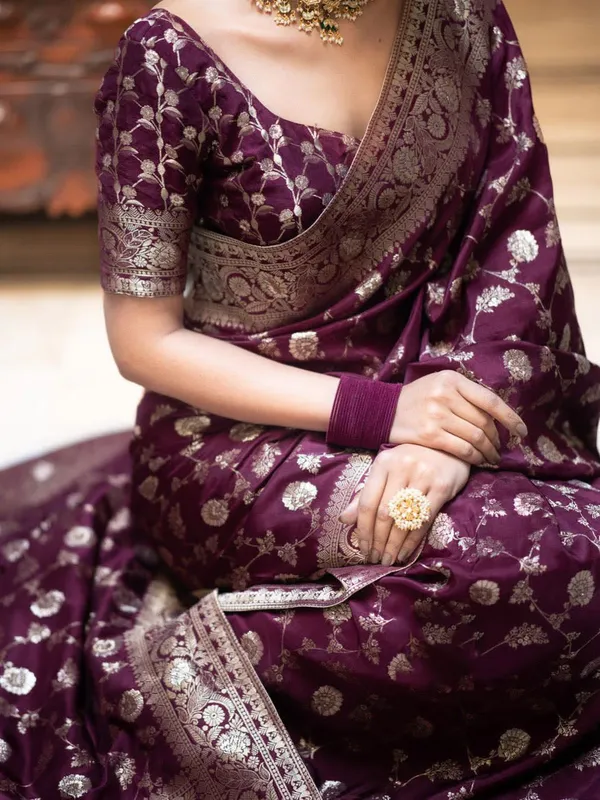 Maroon_Silk_Blend_Floral_Woven_Banarasi_Saree_For_Women