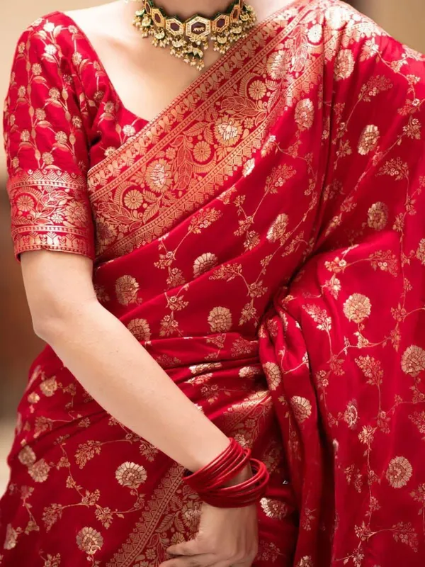 Red_Silk_Blend_Floral_Woven_Banarasi_Saree_For_Women