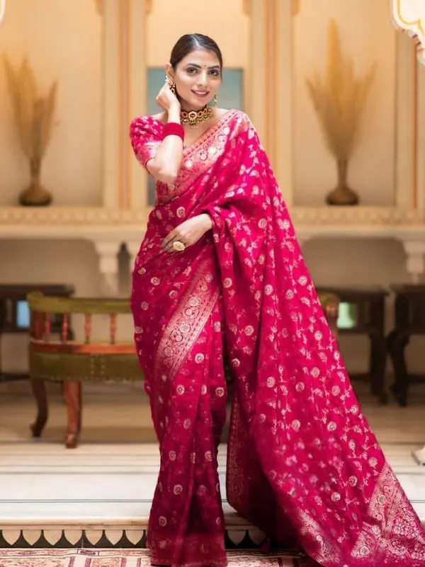 Pink_Silk_Blend_Floral_Woven_Banarasi_Saree_For_Women